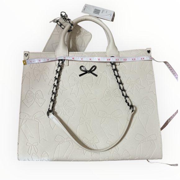 Betsy Johnson XOKiara2 Embossed Bow Tote & Wristlet NWT - Picture 7 of 8